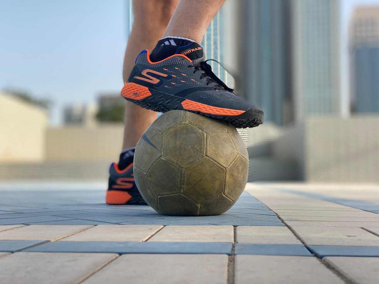 How to Do the 'Around the World' Trick: Learn in 5 Simple Step Photo by Rola Al Homsi
